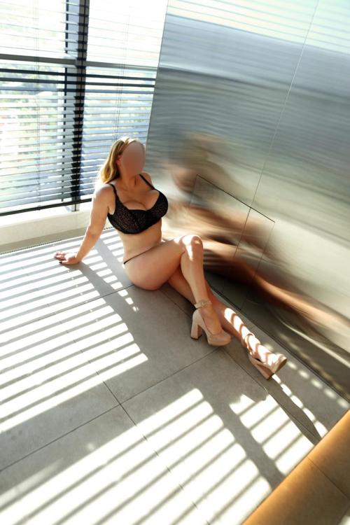 Проститутка Алена, в Питере у метро Достоевская