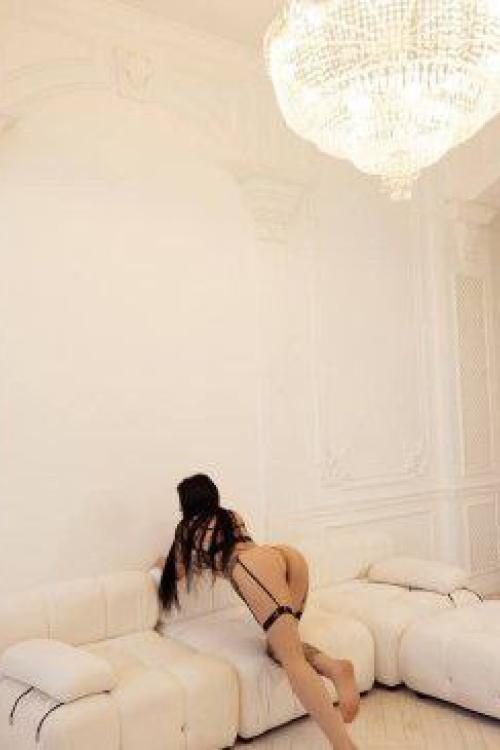 Проститутка Алиса Инди, в Питере у метро Лесная