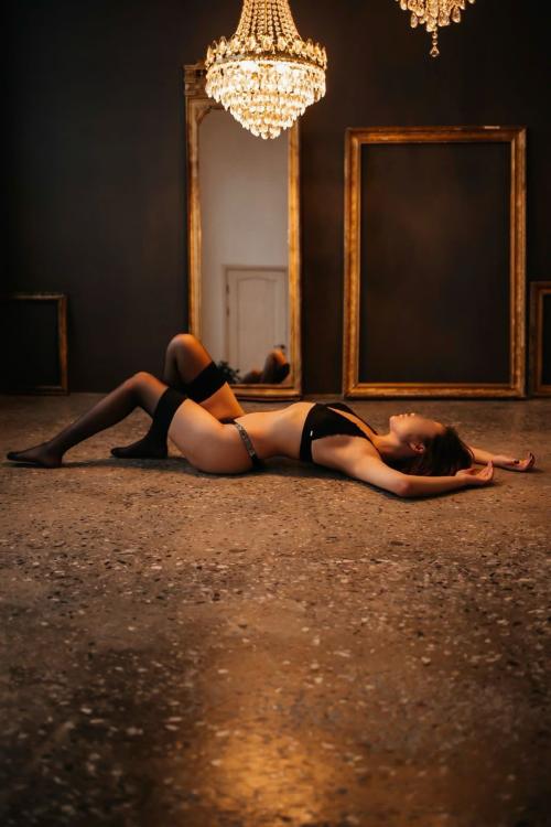 Проститутка Аделина, СПб у метро Невский проспект