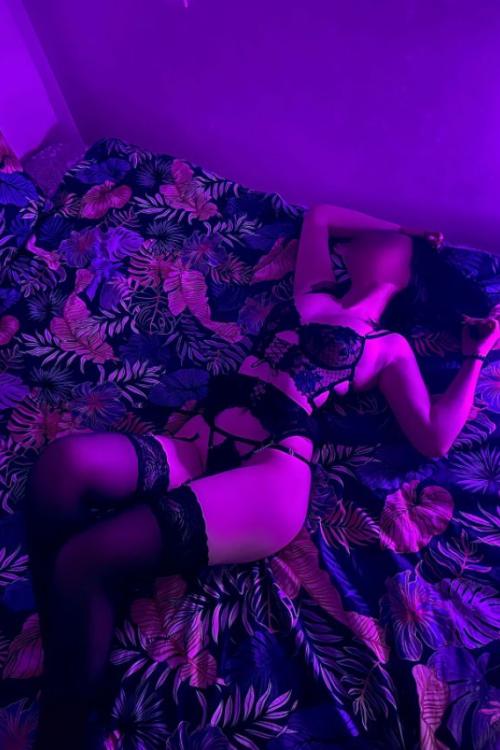 Проститутка Александра Инди, СПб у метро Парнас