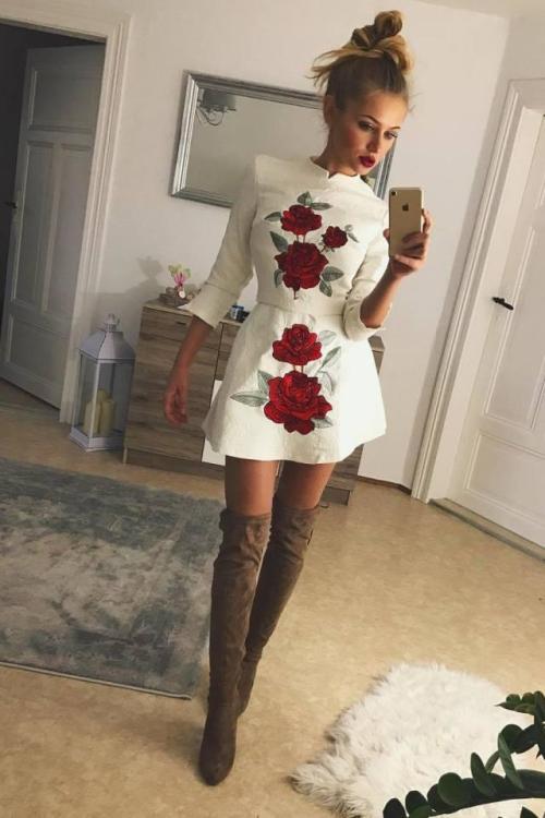 Частные интим объявления в Питере | Нежная кошечка с аппетитными формами.