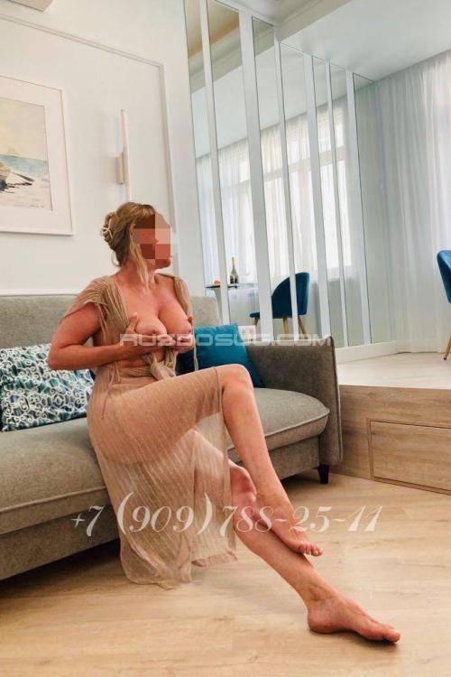 Проститутка Лиза, в Питере у метро Московская