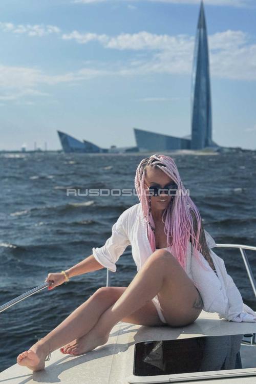 Проститутка Кэрри, Питера у метро Парк Победы