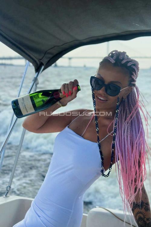 Проститутка Кэрри, Питера у метро Парк Победы