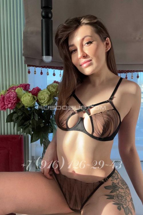 Проститутка Валерия Вратаски, в Питере у метро Выборгская