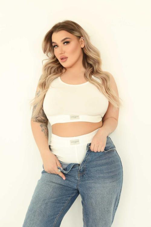 Проститутка Алиса, Питера у метро Лесная